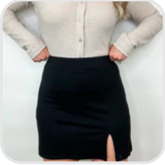 Black Skort (Skirt with shorts) - Picture 2 of 3